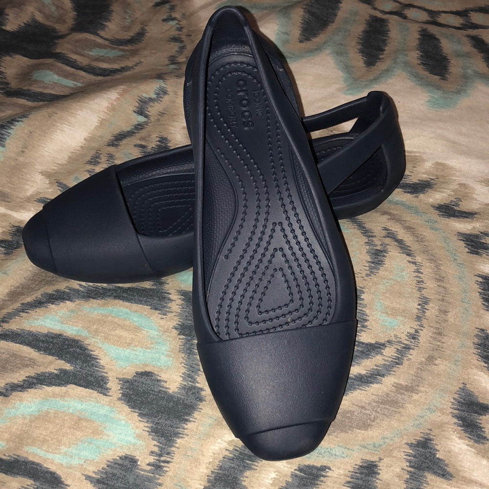 Navy - Crocs Sienna - Size 6 - Iconic Comfort ❤️